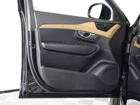 Certified 2023 Volvo XC90 T8 Plus w/ Protection Package Premier AWD/4WD image 17