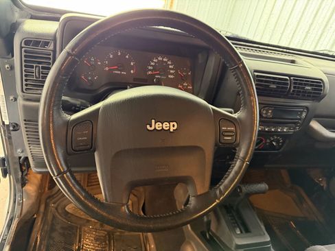 Used 2006 Jeep Wrangler X AWD/4WD image 17
