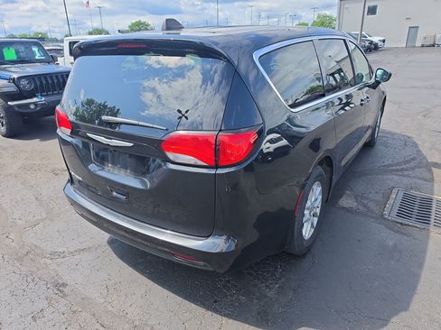 Used 2023 Chrysler Voyager LX FWD image 3