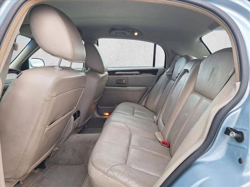 Used 2011 Lincoln Town Car Signature Limited image 13