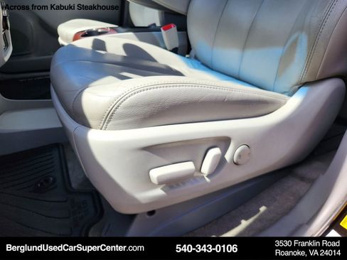 Used 2013 Toyota Sienna XLE w/ Entertainment Pkg AWD/4WD image 21