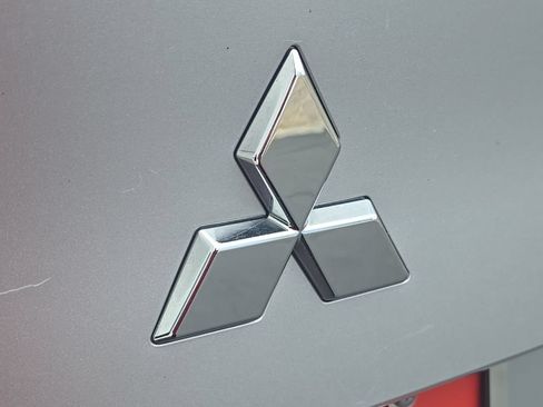 Used 2025 Mitsubishi Outlander SE FWD image 40