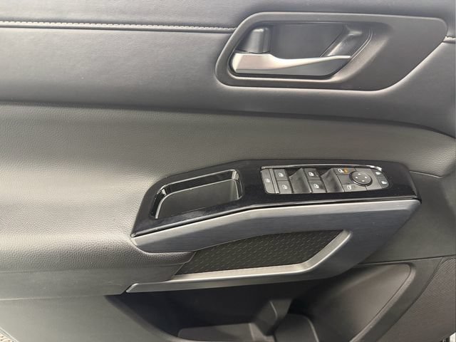 Certified 2025 Nissan Pathfinder SL FWD image 13