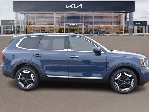 New 2025 Kia Telluride S image 2