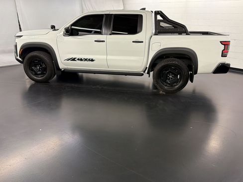 Used 2024 Nissan Frontier SV w/ Hardbody Edition AWD/4WD image 2