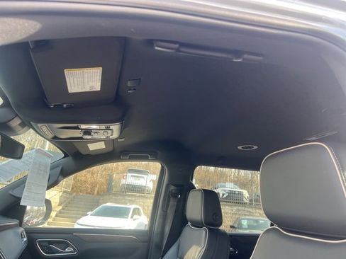 Used 2024 Chevrolet Suburban Premier image 15