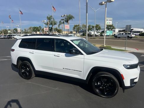 Used 2023 Jeep Grand Cherokee L Laredo AWD/4WD image 12