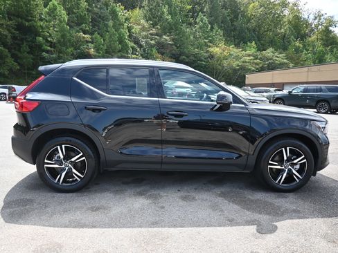 Used 2025 Volvo XC40 B5 Core image 10