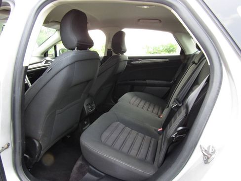 Used 2017 Ford Fusion SE FWD image 12