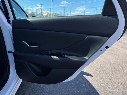 New 2026 Hyundai Elantra Blue image 25