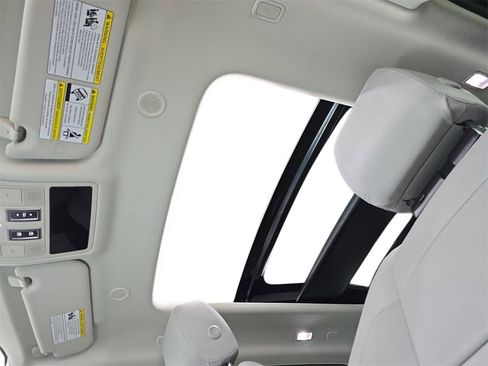 Used 2024 Land Rover Range Rover Evoque S image 28