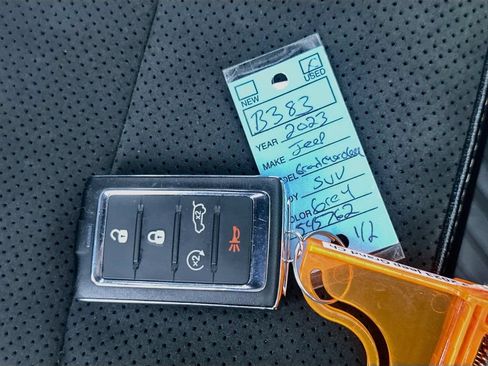 Used 2023 Jeep Grand Cherokee Altitude AWD/4WD image 35