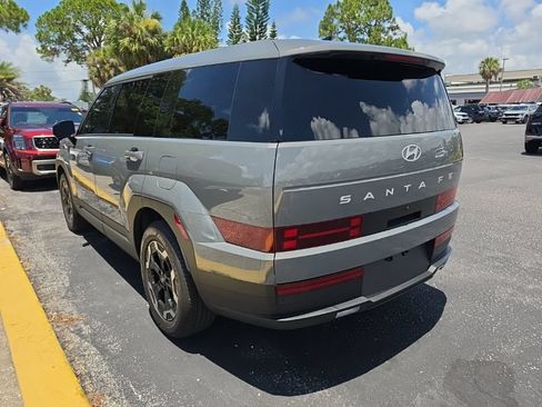 Used 2025 Hyundai Santa Fe SE FWD image 13