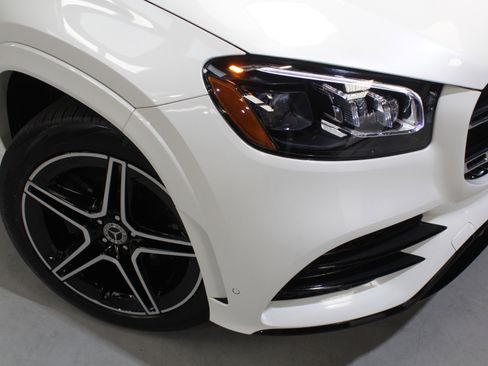 Used 2022 Mercedes-Benz GLS 450 4MATIC image 11