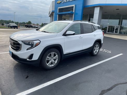 Used 2020 GMC Terrain SLE w/ Driver Convenience Package FWD image 1