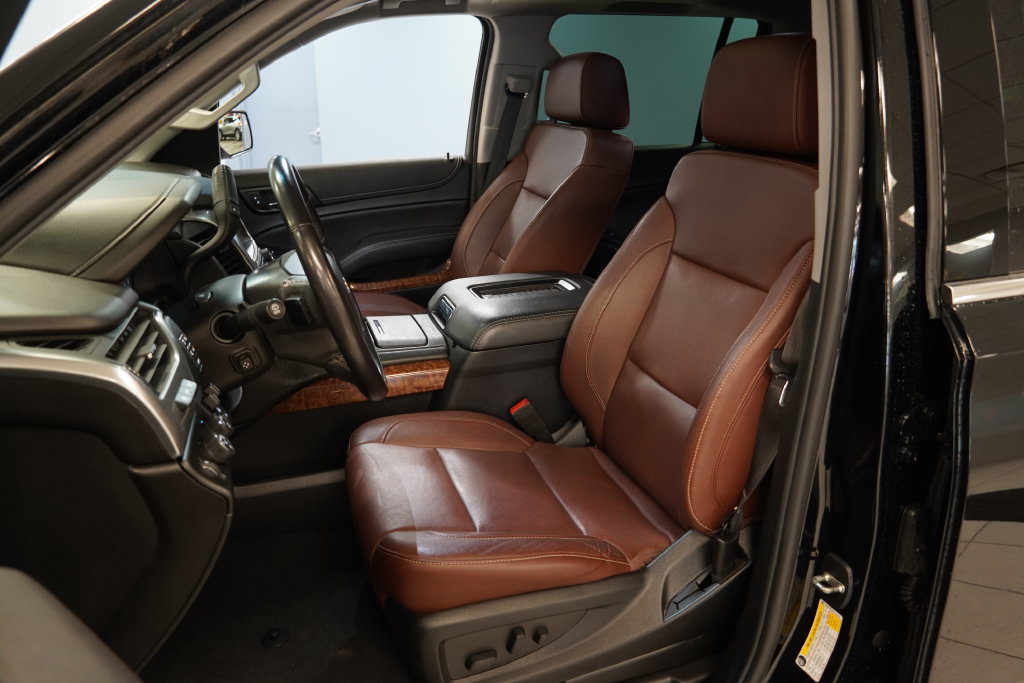 Used 2020 Chevrolet Suburban Premier w/ Premier Plus Edition AWD/4WD image 3