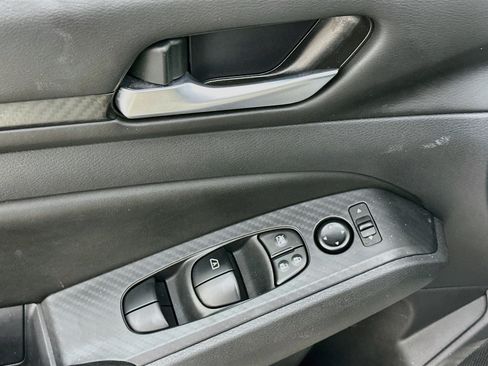 Used 2025 Nissan Altima 2.5 SV FWD image 15
