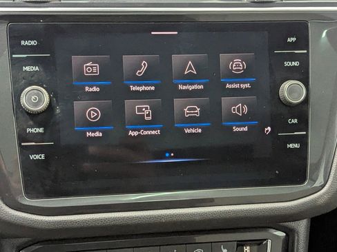 Used 2021 Volkswagen Tiguan SE w/ Panoramic Sunroof Package image 24