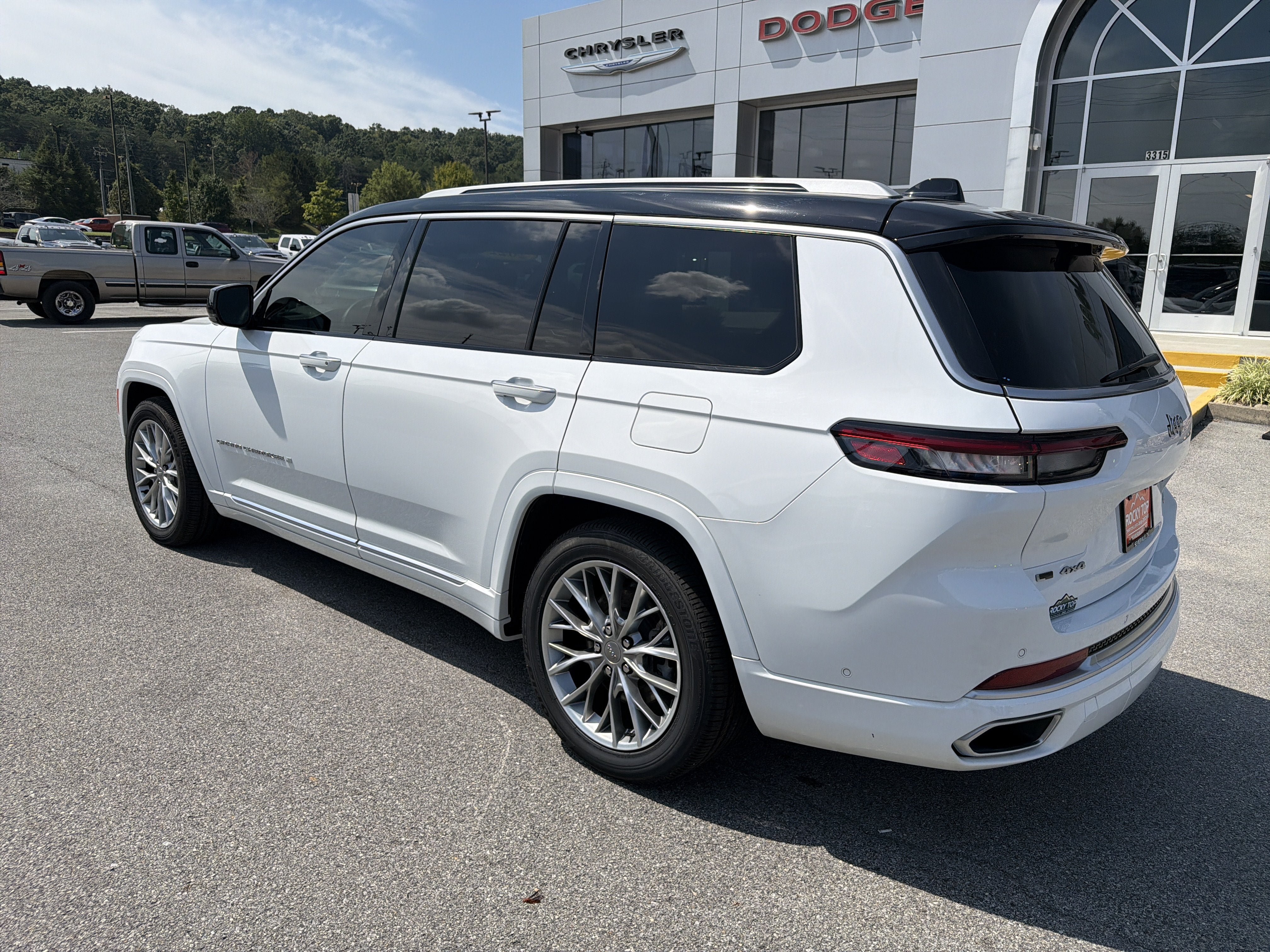 Used 2022 Jeep Grand Cherokee L Summit w/ Advanced Protech Group IV AWD/4WD image 10