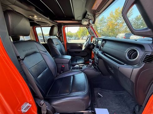 Used 2020 Jeep Wrangler Unlimited Sahara image 14