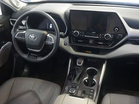 Certified 2025 Toyota Highlander Limited AWD/4WD image 27