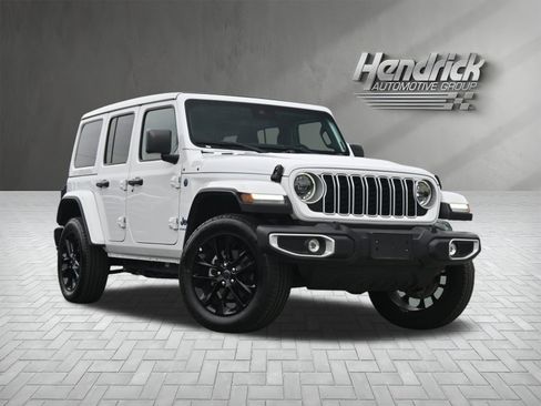 Used 2025 Jeep Wrangler Unlimited Sahara w/ Safety Group AWD/4WD image 2