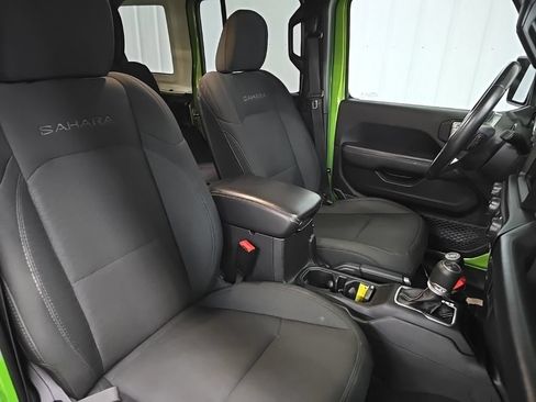Used 2020 Jeep Wrangler Unlimited Sahara w/ Uconnect 4C Nav & Sound Group AWD/4WD image 14
