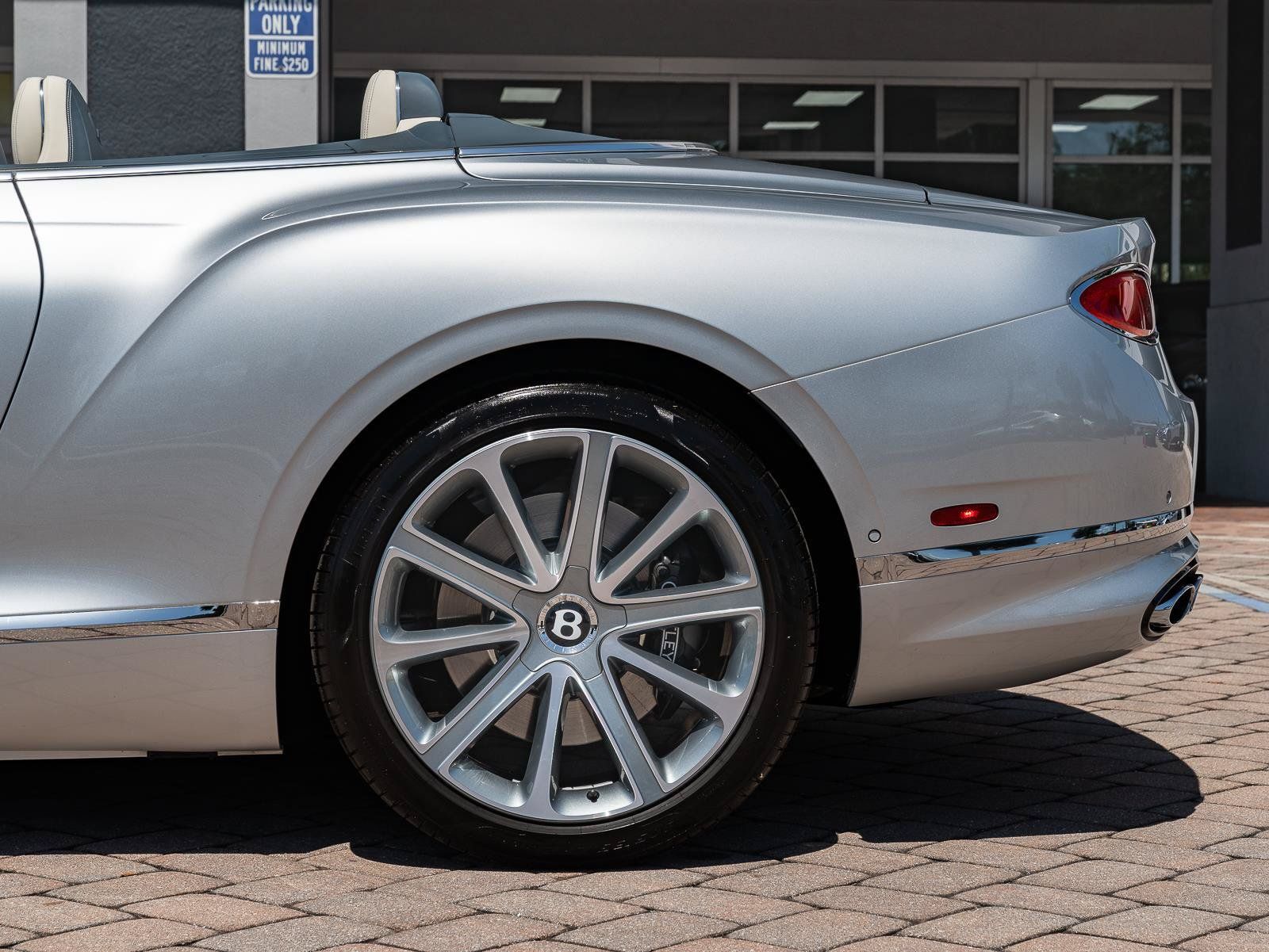 Used 2022 Bentley Continental GT AWD/4WD image 29