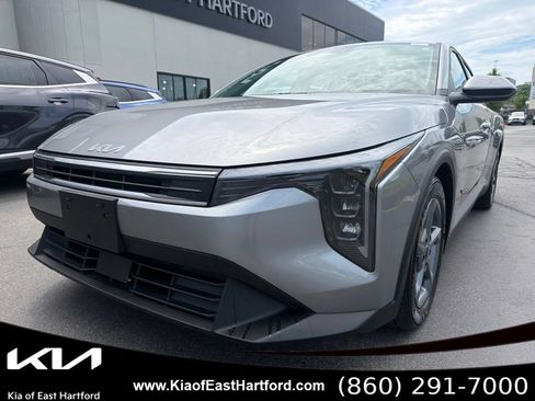 Certified 2025 Kia K4 FWD image 3