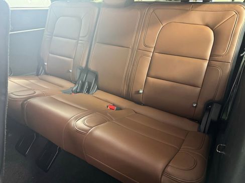 Used 2023 Lincoln Navigator Reserve AWD/4WD image 16