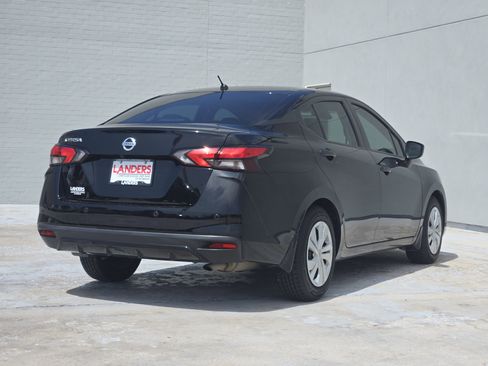 Used 2021 Nissan Versa S FWD image 8
