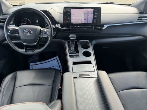 Used 2021 Toyota Sienna XSE image 9