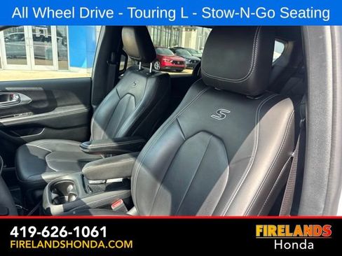 Used 2023 Chrysler Pacifica Touring-L w/ S Appearance Package AWD/4WD image 14