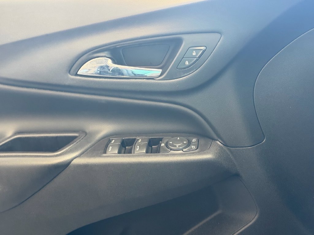 Used 2018 Chevrolet Equinox LT FWD image 25