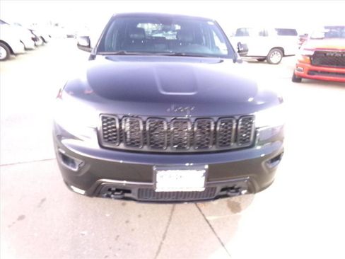 Used 2020 Jeep Grand Cherokee Altitude image 3