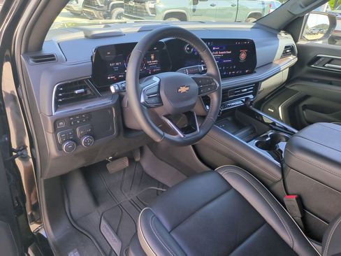 Used 2025 Chevrolet Tahoe Premier AWD/4WD image 17