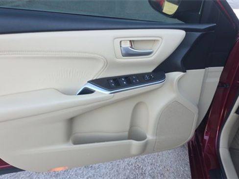 Used 2017 Toyota Camry XLE w/ Moonroof Package image 10