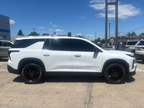 Used 2024 Chevrolet Traverse LS w/ Midnight/Sport Edition AWD/4WD image 9