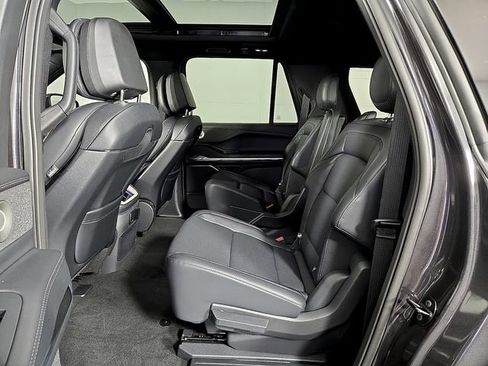 New 2025 Lincoln Navigator L Reserve w/ Jet Appearance Package AWD/4WD image 10