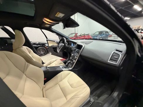 Used 2016 Volvo XC60 T5 Platinum FWD image 28
