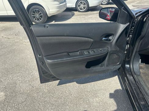 Used 2013 Dodge Avenger SXT image 12