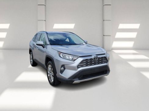 Used 2020 Toyota RAV4 Limited image 3