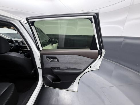 Used 2023 Nissan Rogue SV AWD/4WD image 16