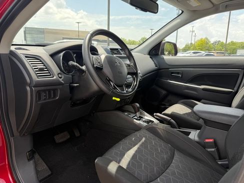 Used 2025 Mitsubishi Outlander Sport LE AWD/4WD image 10
