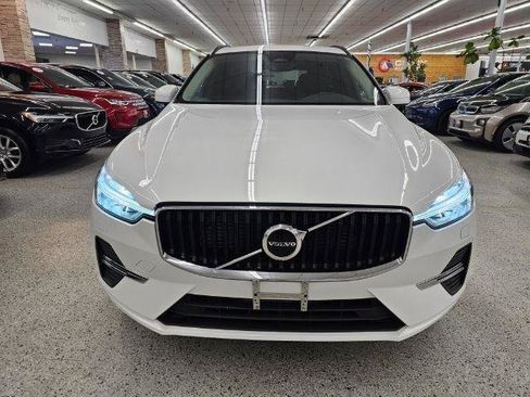 Used 2022 Volvo XC60 B5 Momentum w/ Climate Package AWD/4WD image 2