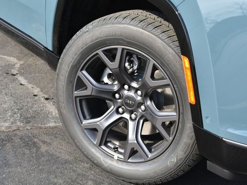 New 2026 Jeep Grand Wagoneer Limited w/ Premium Group II AWD/4WD image 3