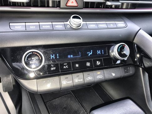 Used 2024 Hyundai Elantra SEL w/ Convenience Package image 19