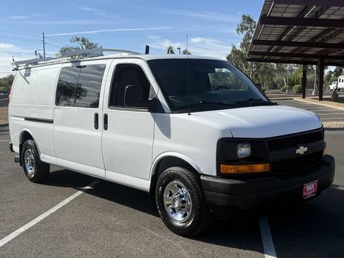 Used 2014 Chevrolet Express 3500 Extended RWD image 6