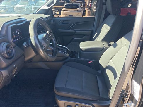 Used 2024 Chevrolet Colorado Trail Boss w/ Technology Package image 9