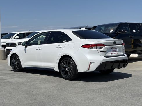 Certified 2026 Toyota Corolla SE FWD image 5